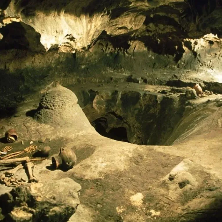 Cueva de las Ventanas (Píñar) con niños: tren turístico y cueva prehistórica