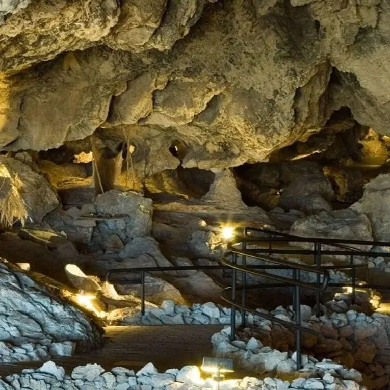 Cueva de las Ventanas (Píñar) con niños: tren turístico y cueva prehistórica